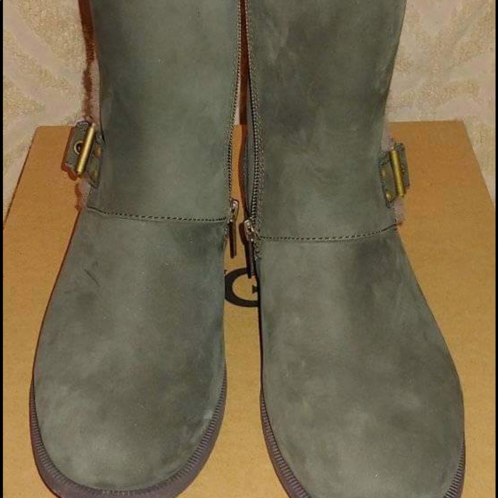 UGG olive green women’s boot